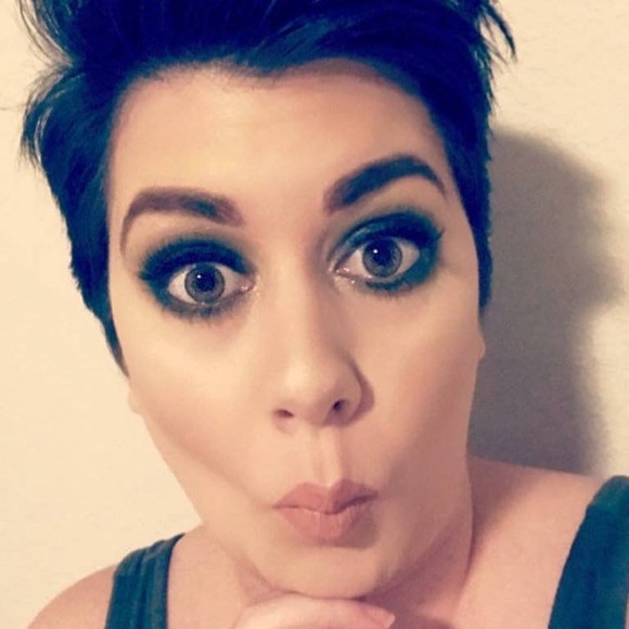 Meet your Posher, Sara - Picture 1 of 3